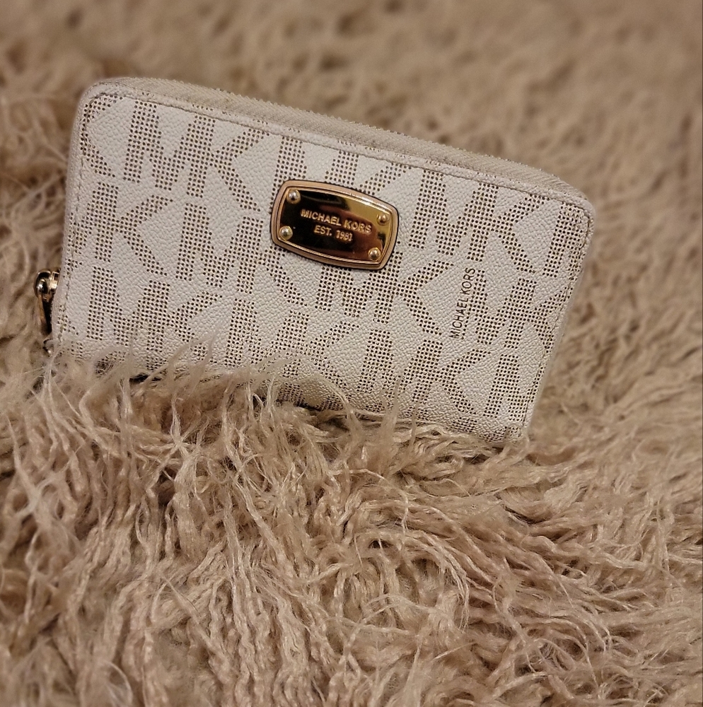 Michael kors wallet authentic